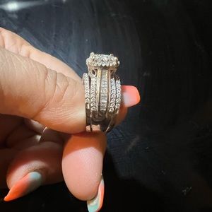 10k gold white diamond ring with 2 bands